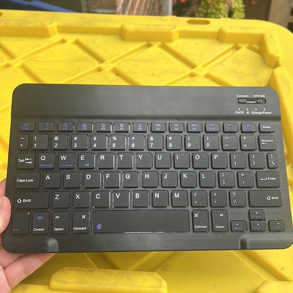 Bluetooth Keyboard for iPad 10th edition - Picture 4 of 8